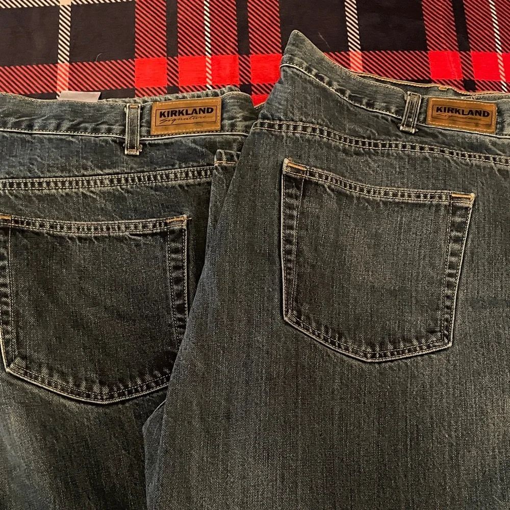 Kirkland Signature Men's Dark Wash Relaxed Jeans